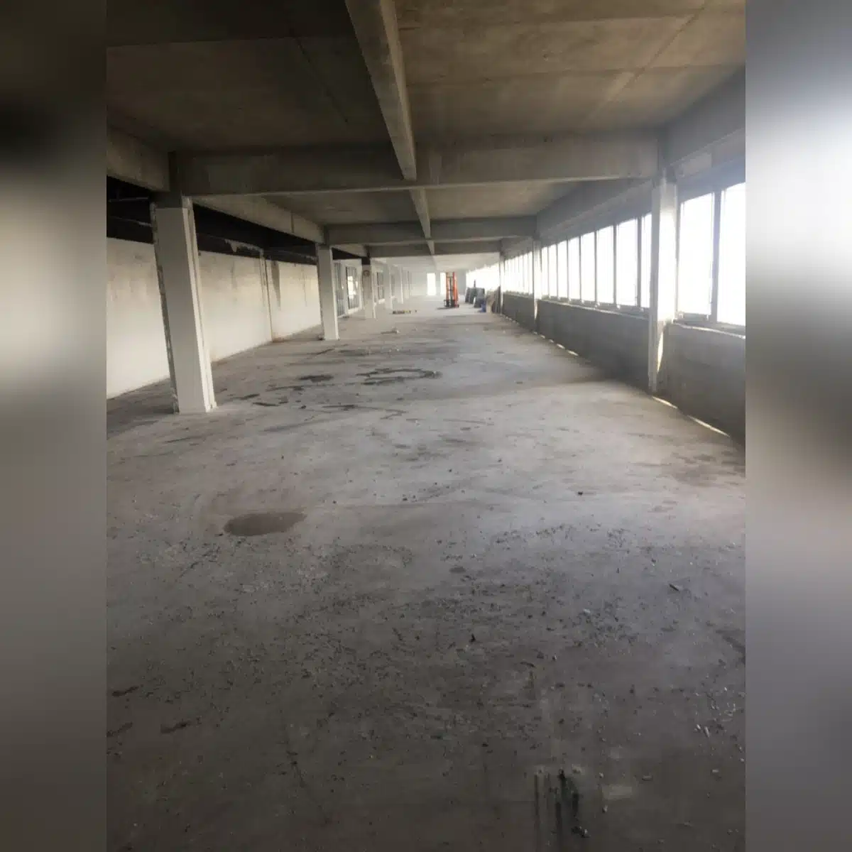 Vidage complet de plateau de bureaux